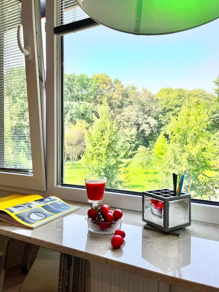 Cozy Studio At Park Near City-Center +Netflix +Wifi Warsaw 0*,  Poland